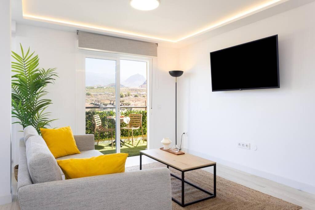Sunnyland Apartment Arona Cho Exterior photo