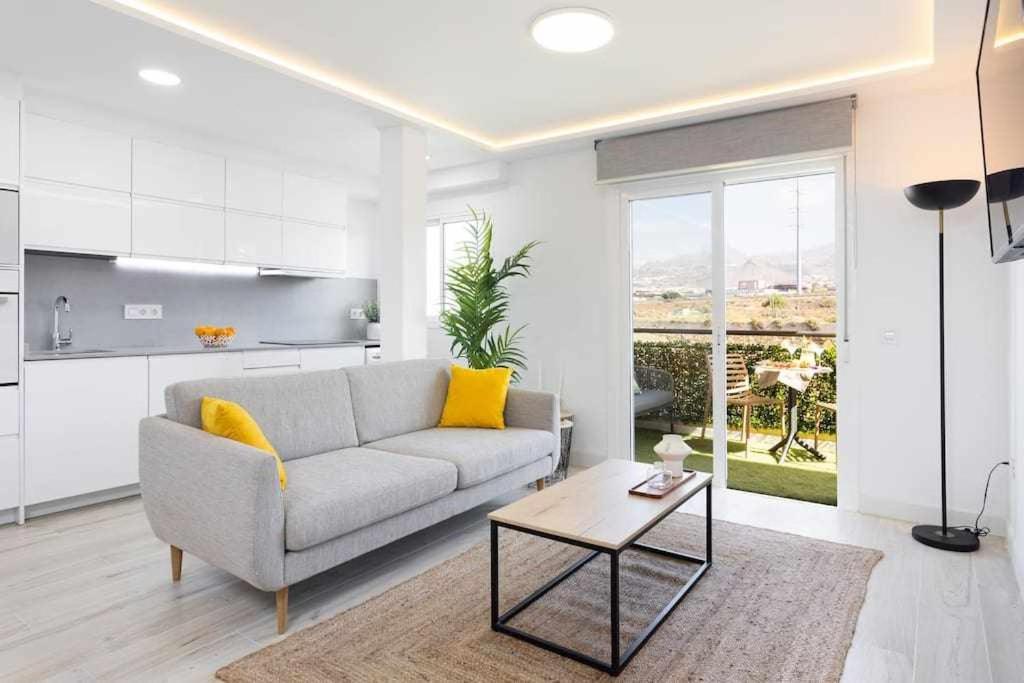 Sunnyland Apartment Arona Cho Exterior photo
